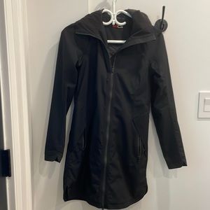 Lululemon lemon rain coat. Black size black 2